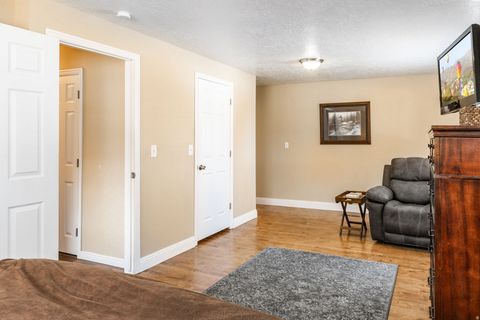 Tiny photo for 2156 S ELAINE DR, Bountiful, UT 84010 (MLS # 2147677)