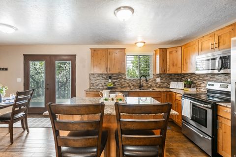 Tiny photo for 2156 S ELAINE DR, Bountiful, UT 84010 (MLS # 2147677)