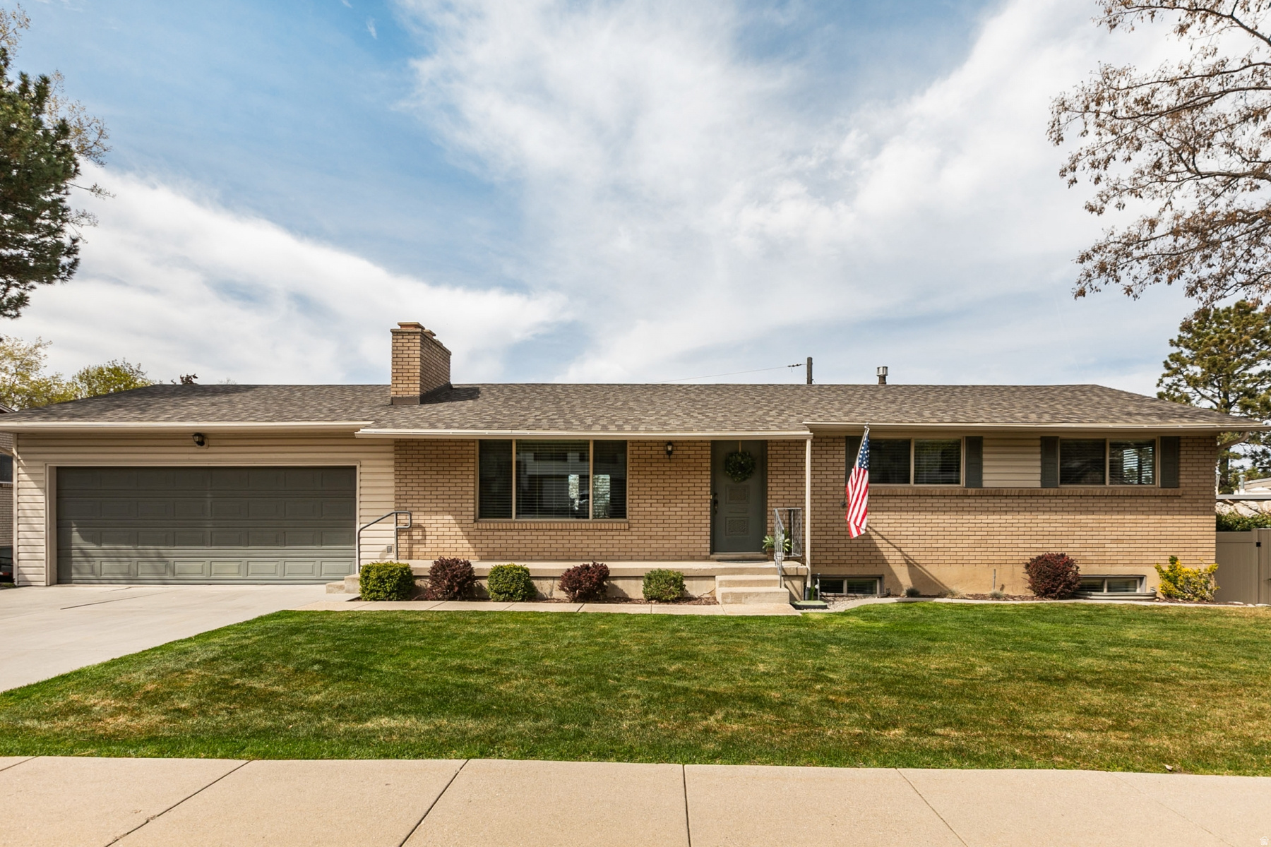 OAKRIDGE MANOR - Residential