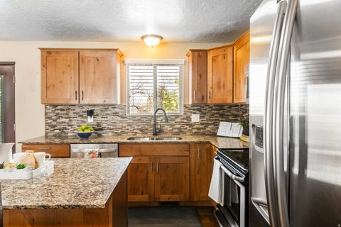 Tiny photo for 2156 S ELAINE DR, Bountiful, UT 84010 (MLS # 2147677)