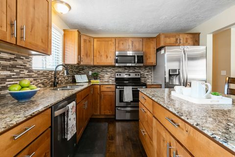 Tiny photo for 2156 S ELAINE DR, Bountiful, UT 84010 (MLS # 2147677)