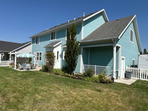 Tiny photo for 1869 W HOLLYBROOK WAY WAY N, Farmington, UT 84025 (MLS # 2160643)