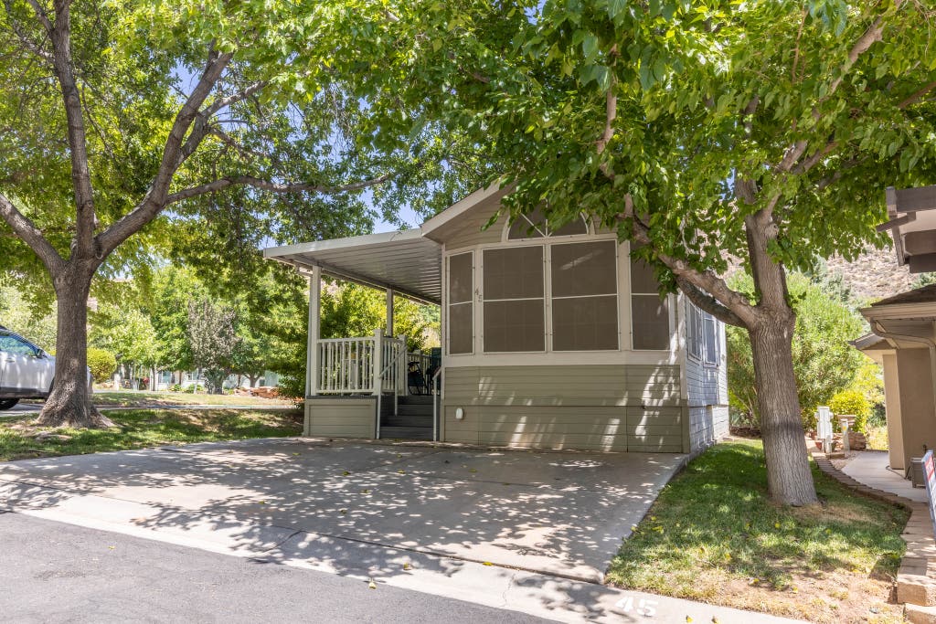 Photo of 45 COTTONWOOD LN, Hurricane, UT 84737 (MLS # 2177501)