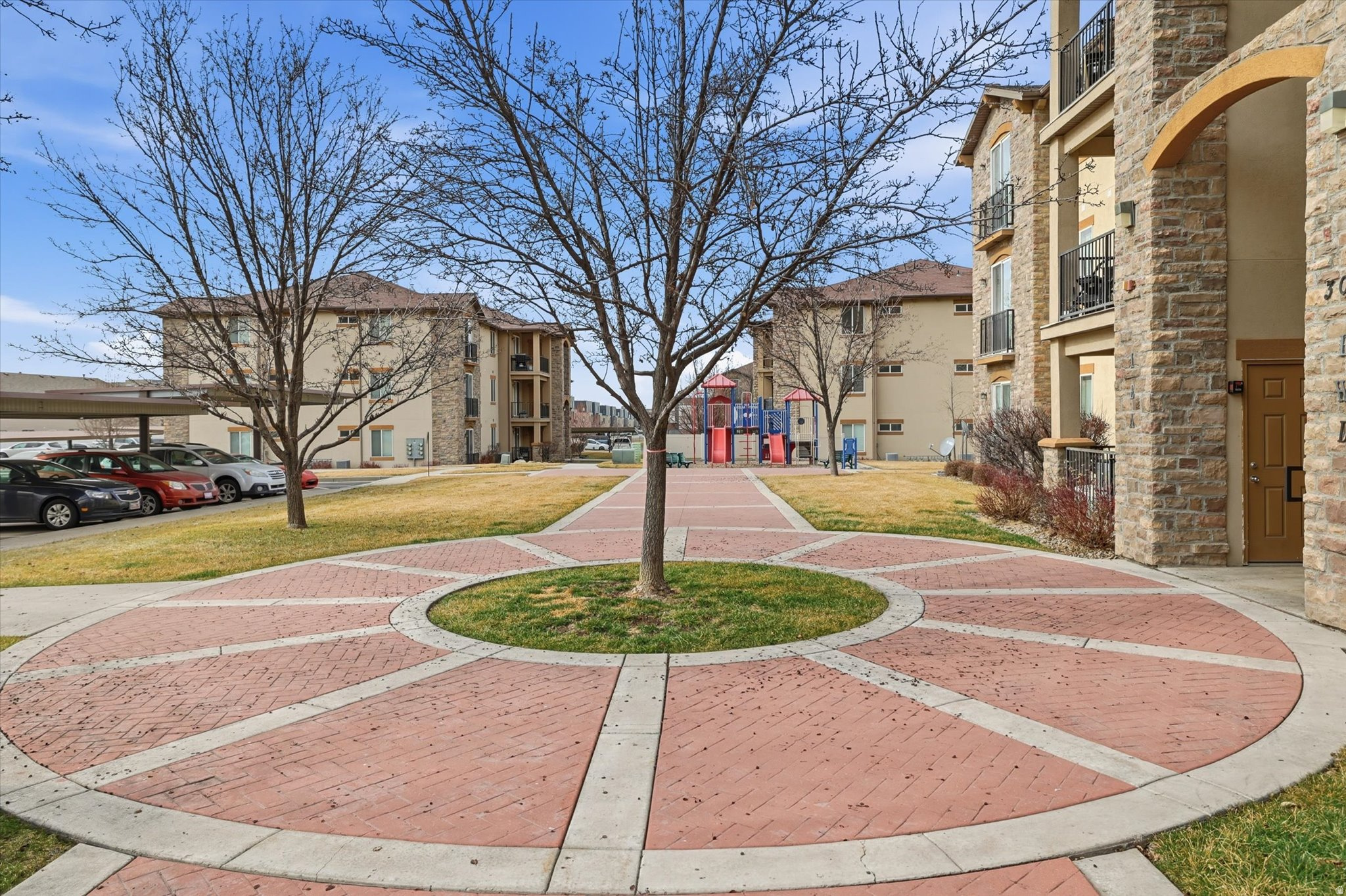 PINEAE VILLAGE - Residential