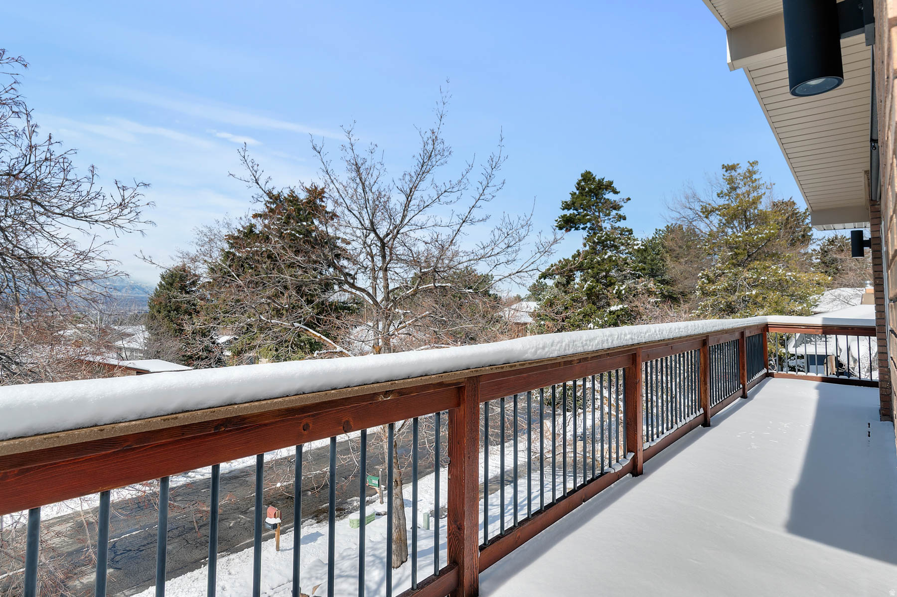 TOP OF THE WORLD - Residential