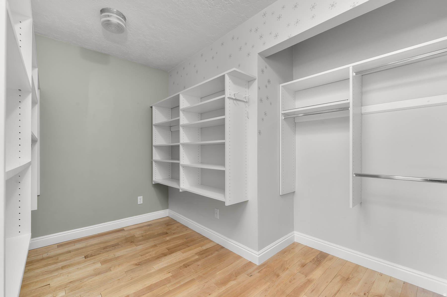 TOP OF THE WORLD - Residential