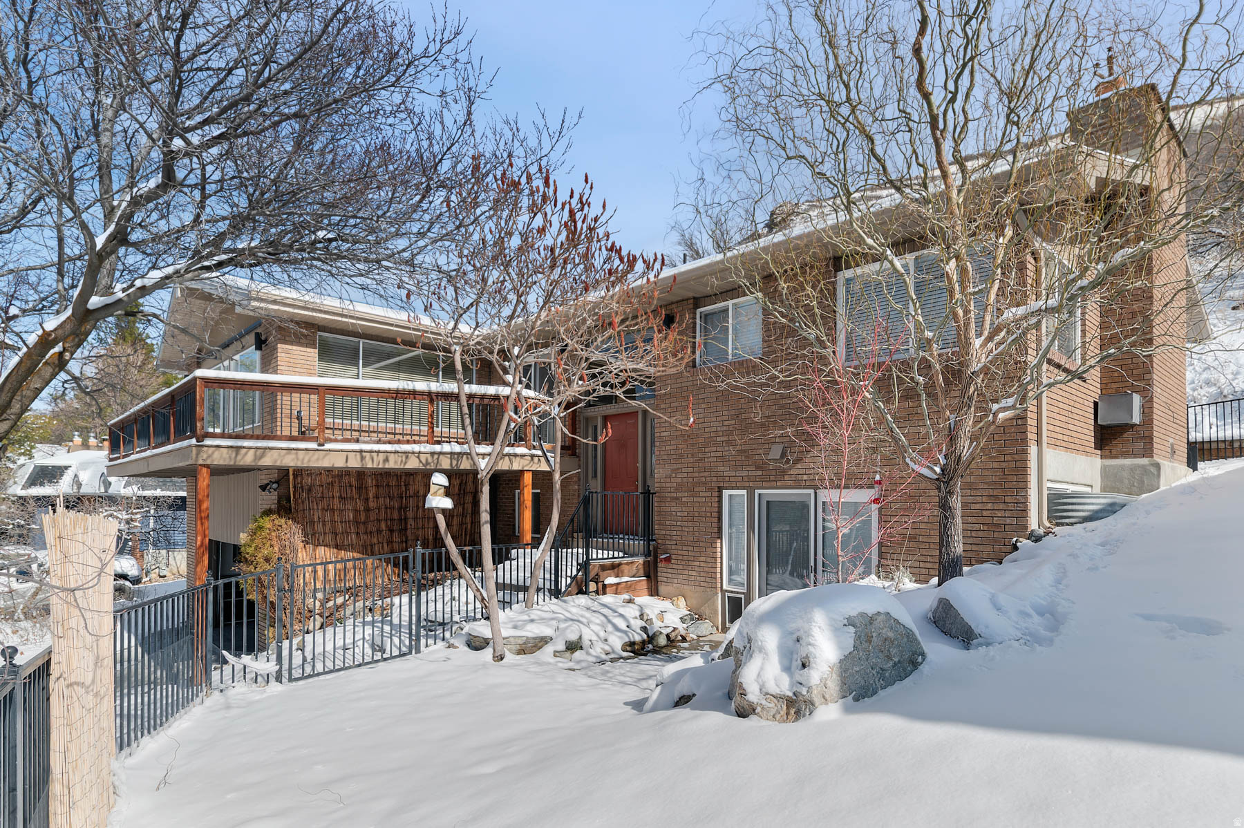 TOP OF THE WORLD - Residential