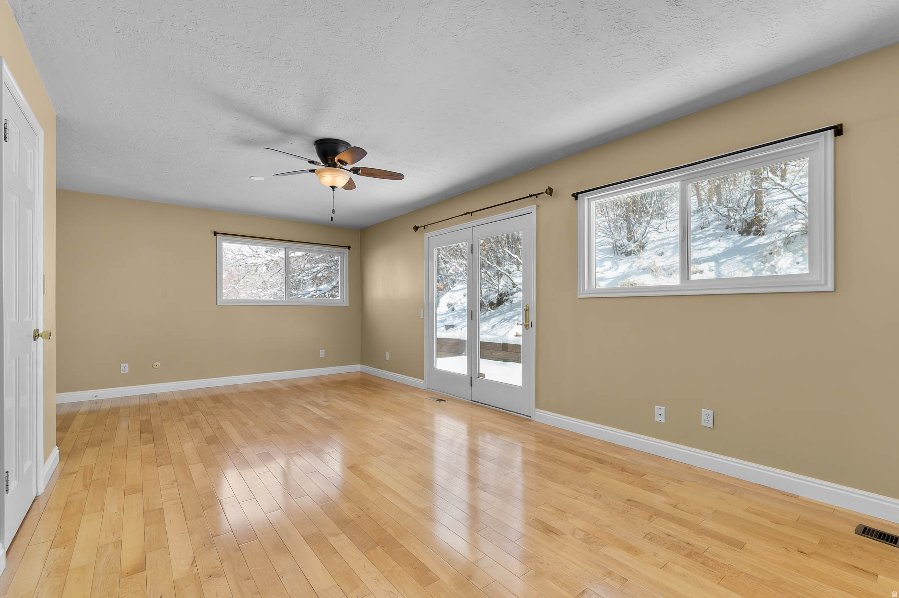 TOP OF THE WORLD - Residential