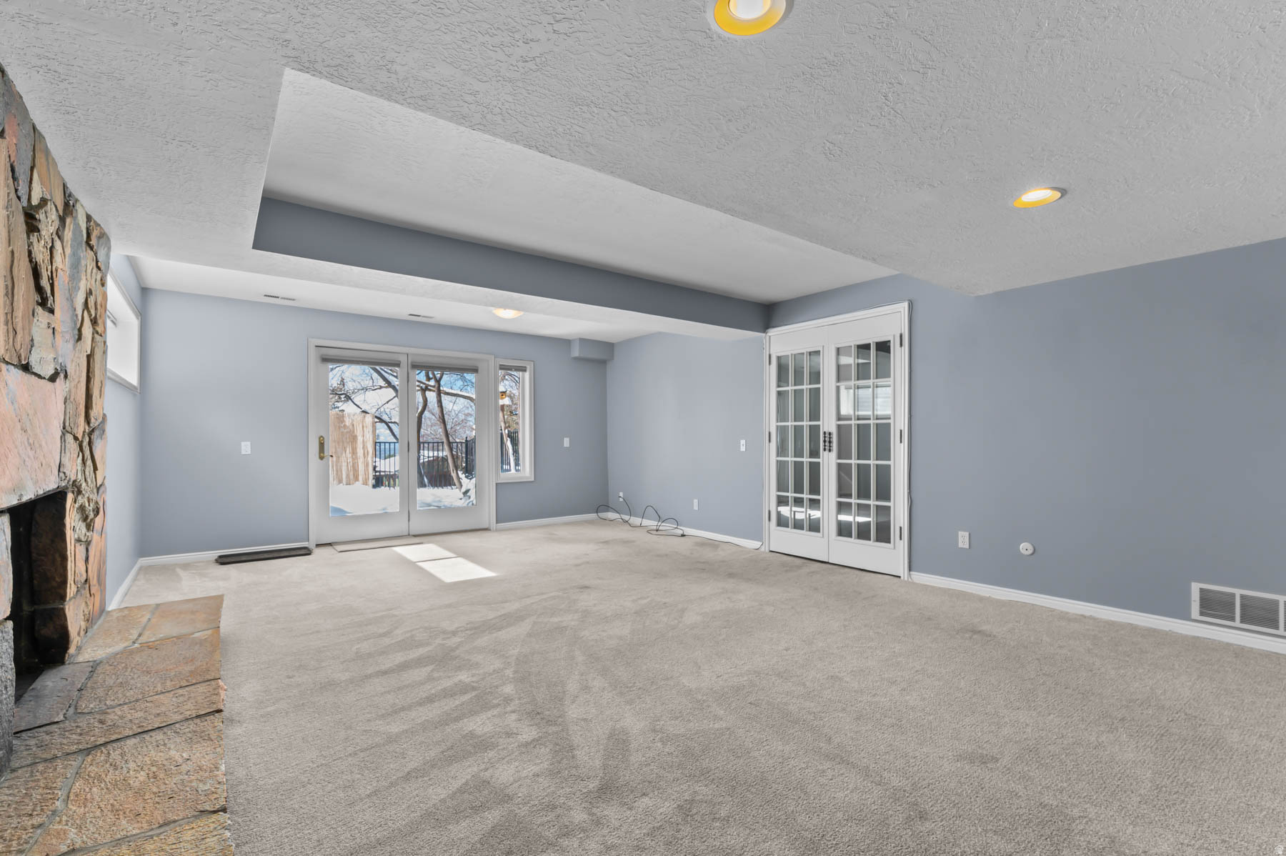 TOP OF THE WORLD - Residential