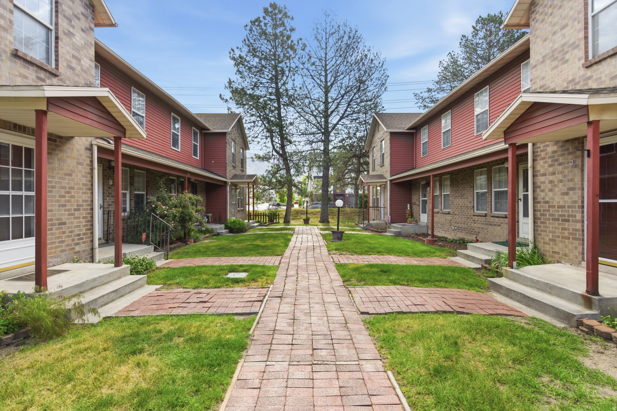 COURTYARD TOWNHOMES - Residential