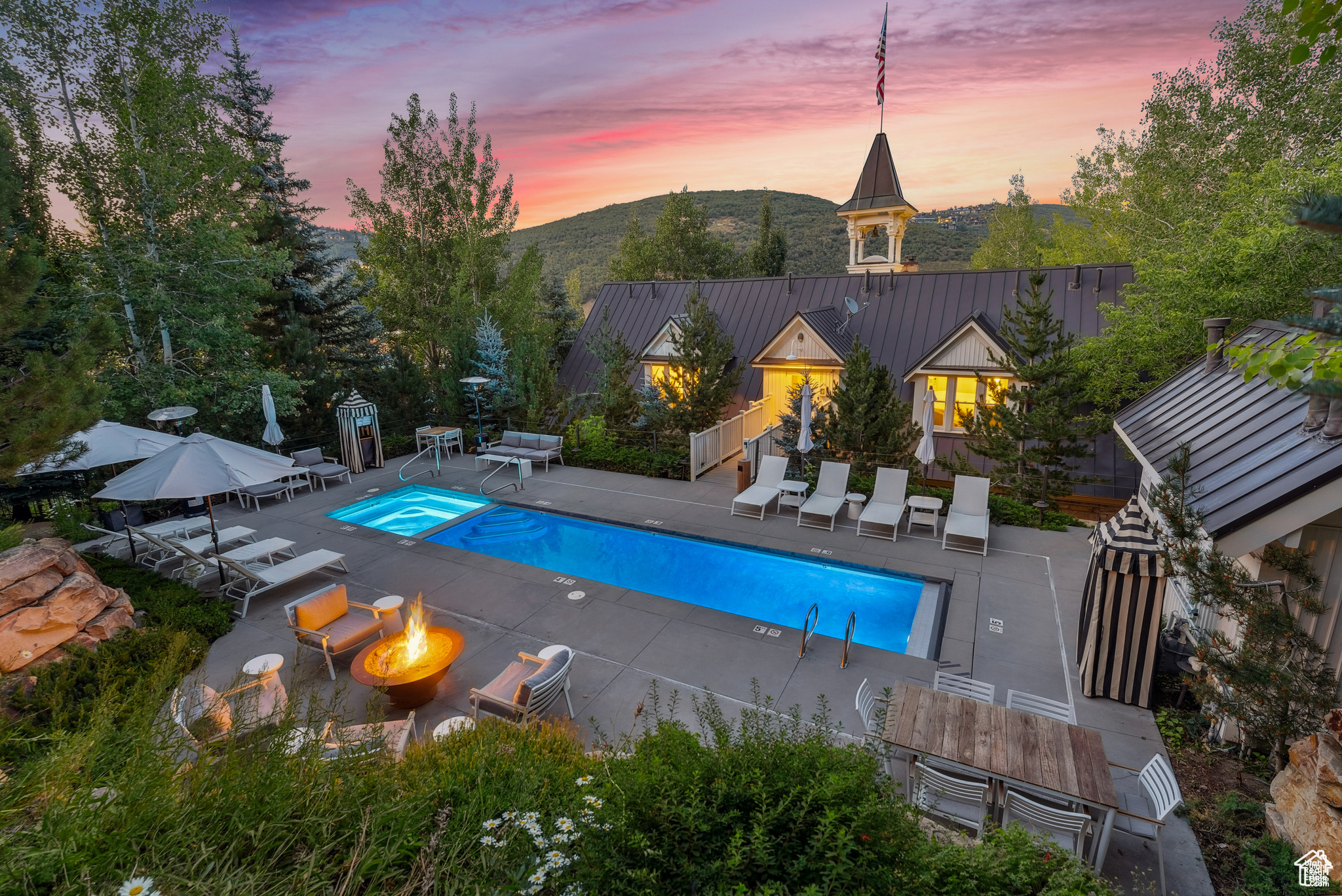 WASHINGTON SCHOOL INN REPLAT - Commercial Sale