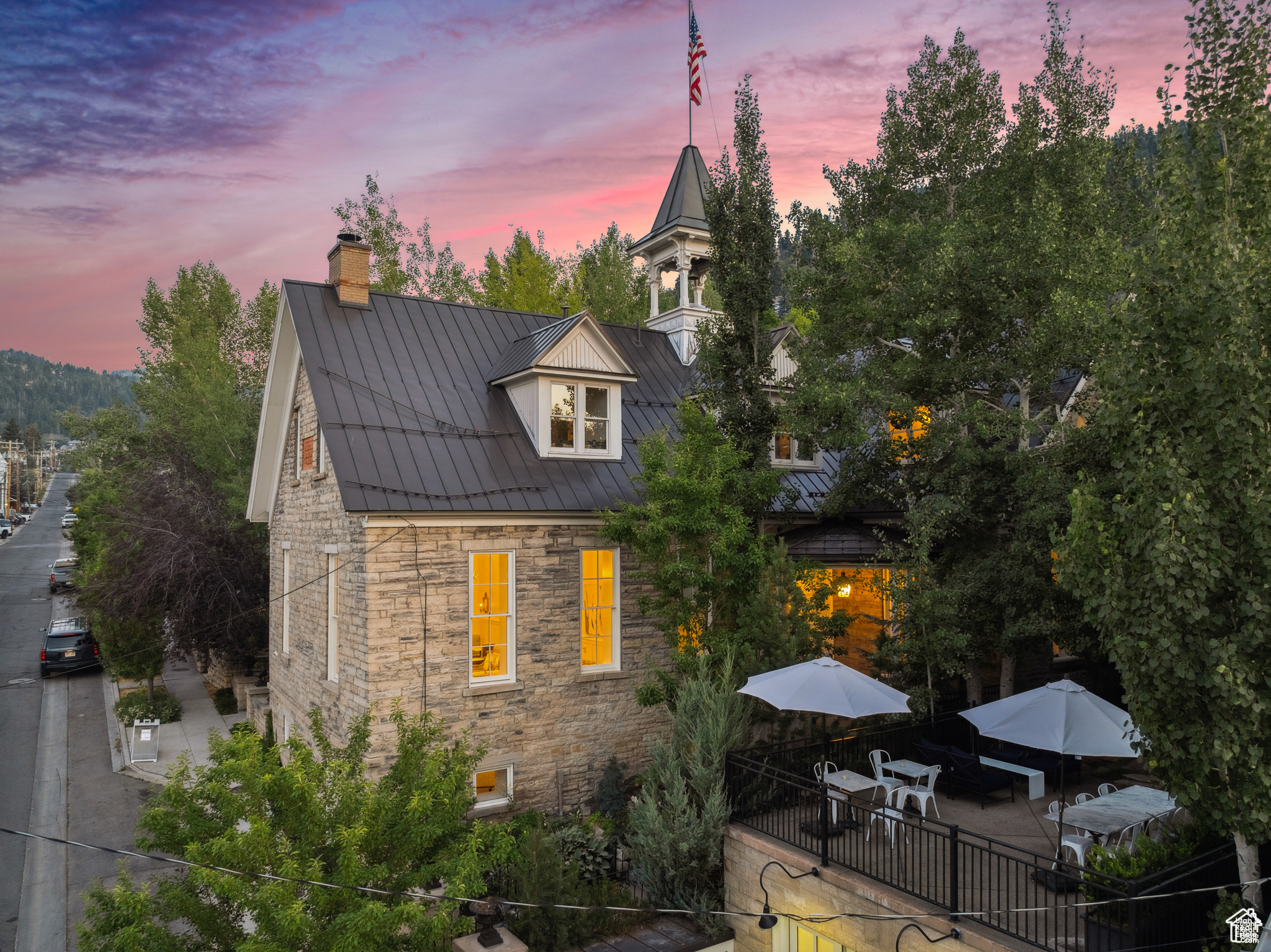 WASHINGTON SCHOOL INN REPLAT - Commercial Sale