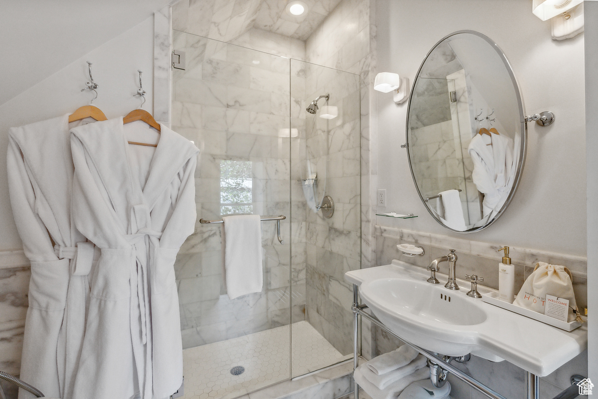 WASHINGTON SCHOOL INN REPLAT - Commercial Sale