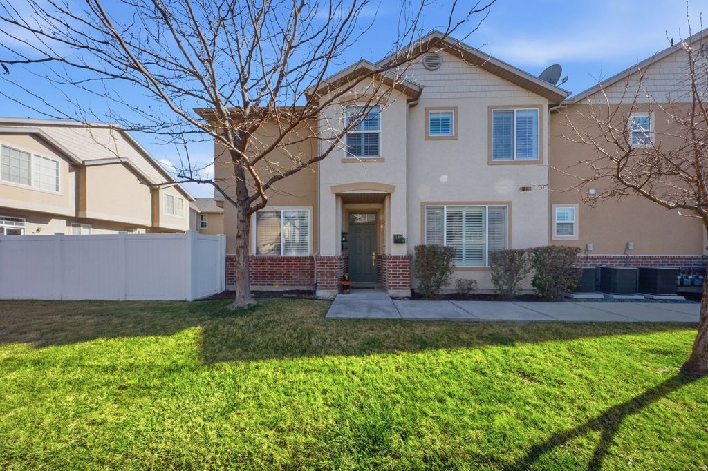 Photo of 1138 N KENSINGTON DR, North Salt Lake, UT 84054 (MLS # 2136303)