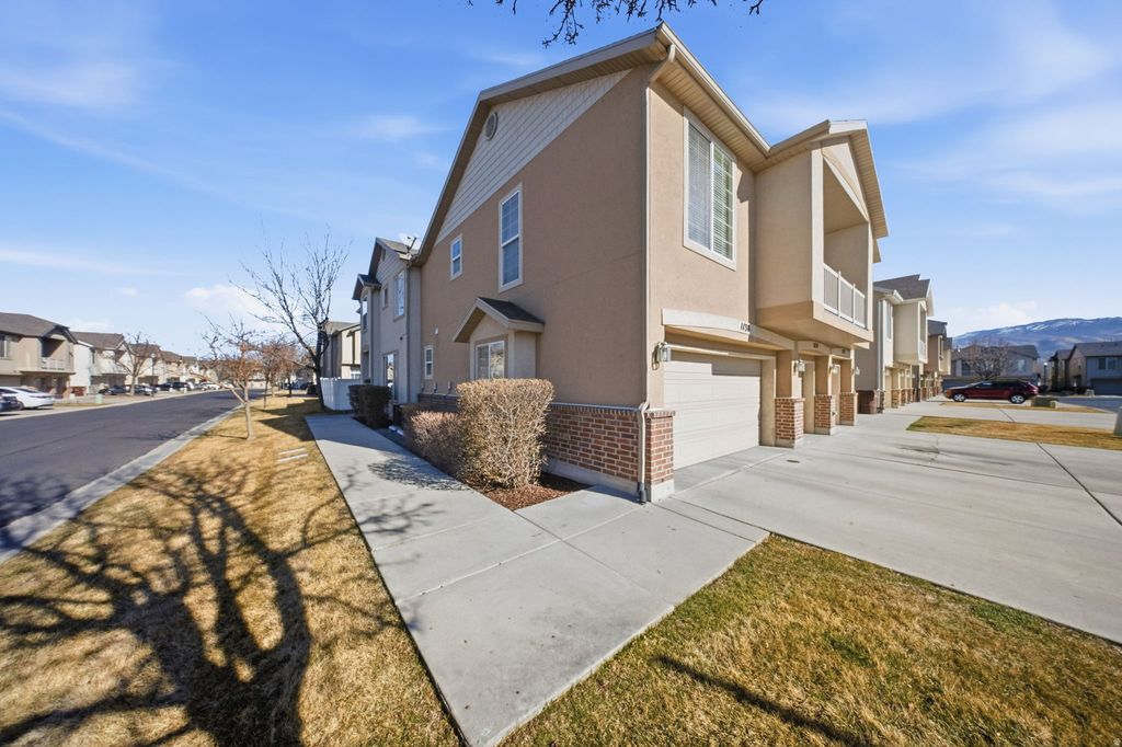 Photo of 1138 N KENSINGTON DR, North Salt Lake, UT 84054 (MLS # 2136303)