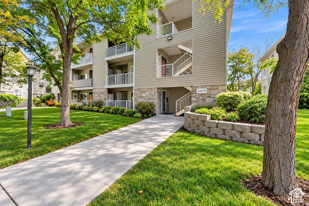 Photo of 3823 S BIG RIVER WAY #1, South Salt Lake, UT 84119 (MLS # 2192228)