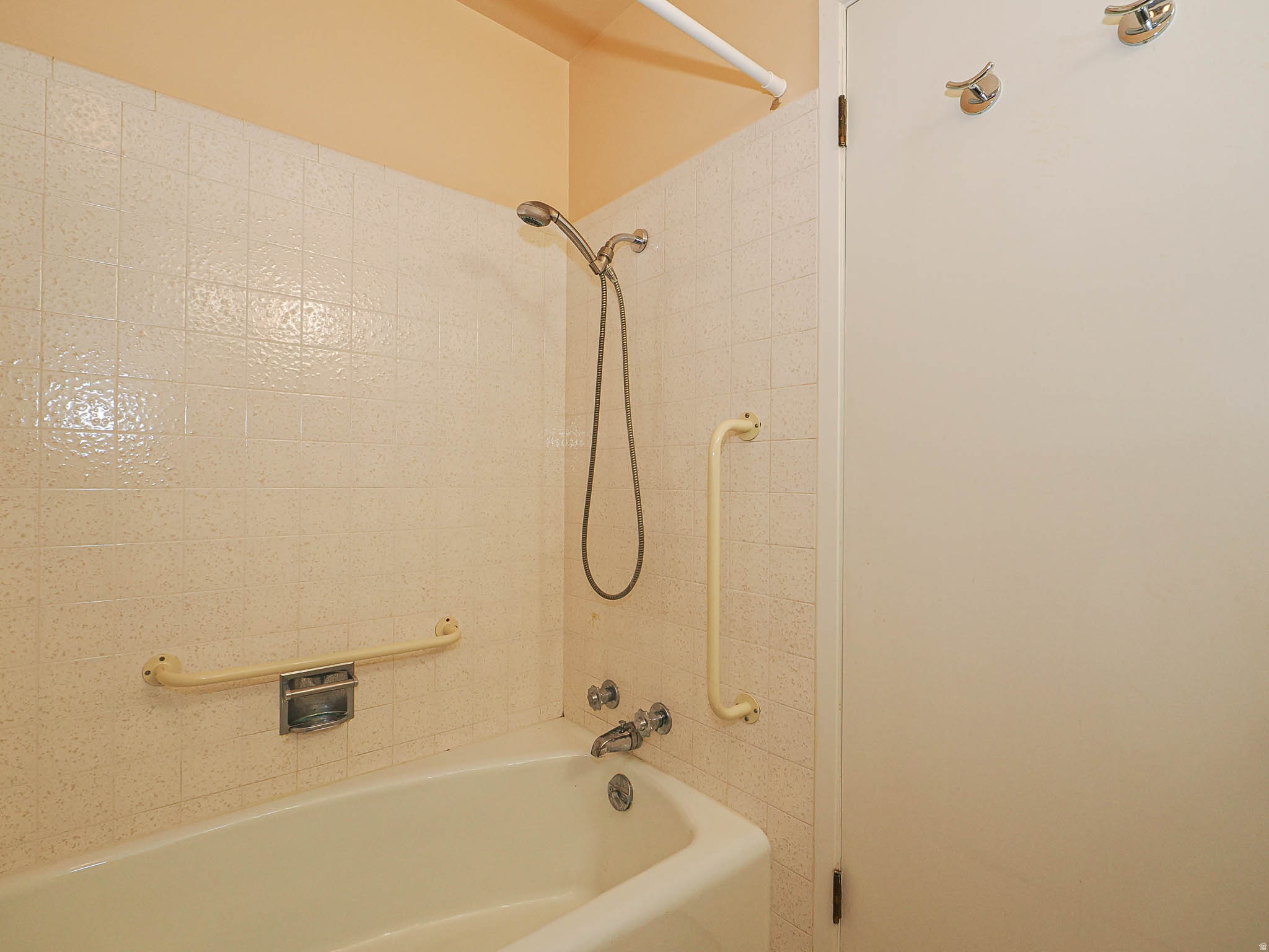 CARRIAGE LN - Residential