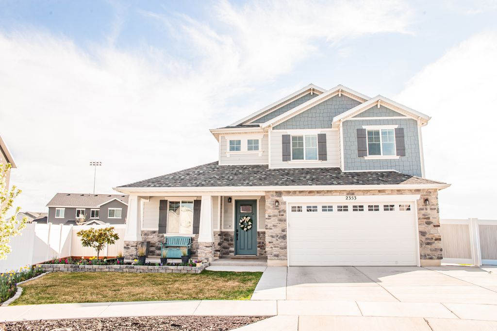 Photo of 2353 W THOMAS CT, Syracuse, UT 84075 (MLS # 2146740)