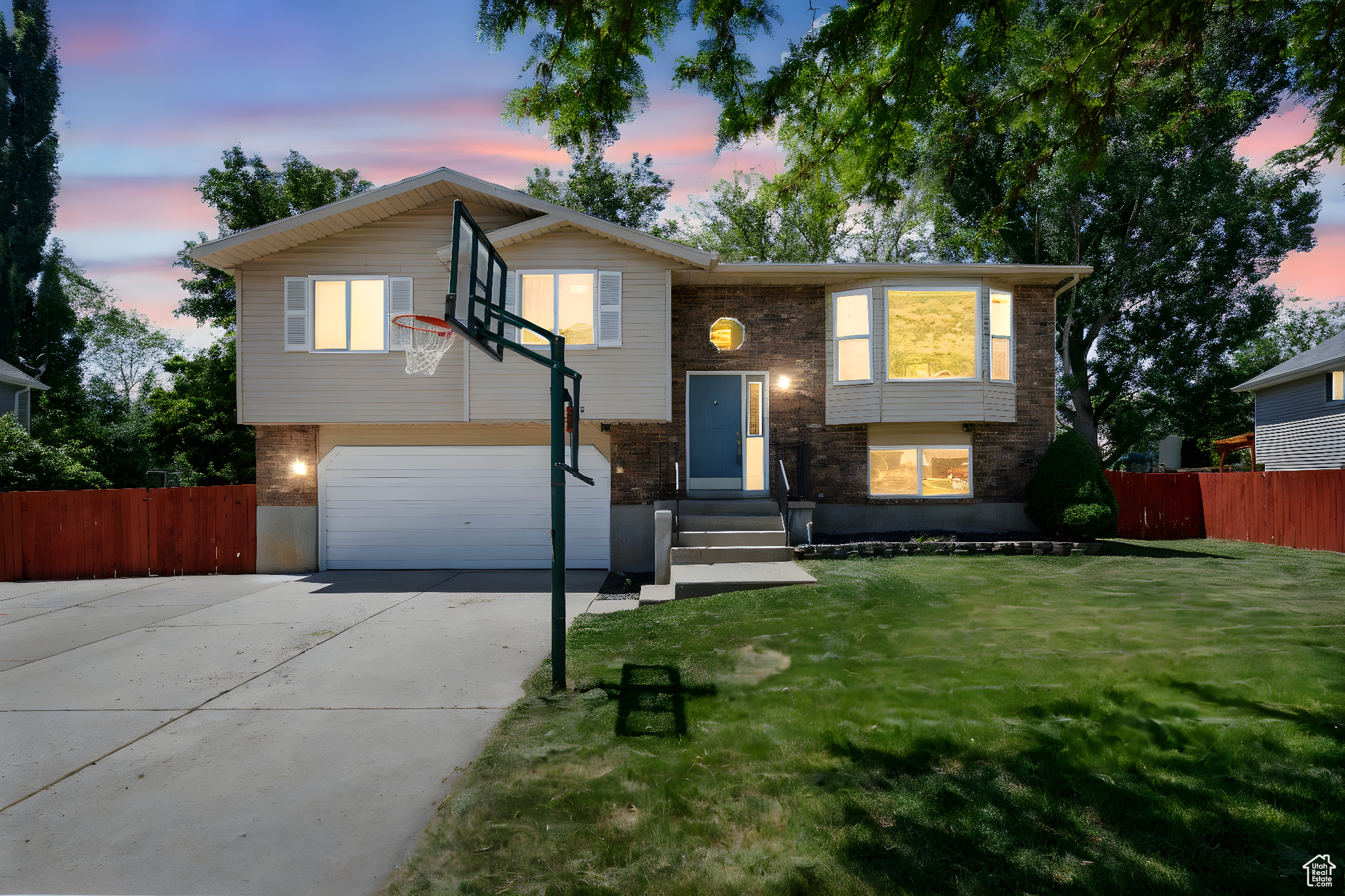 CAVE HOLLOW - Residential