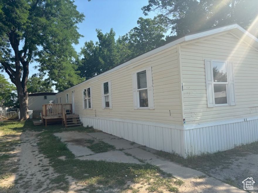 Updated 3 bedroom 2 bath mobile home in Mile High Village.  Close to downtown Vernal.