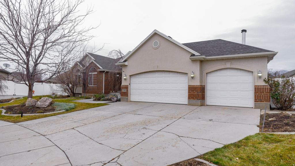 Photo of 1862 W 1690 S, Woods Cross, UT 84087 (MLS # 2129818)