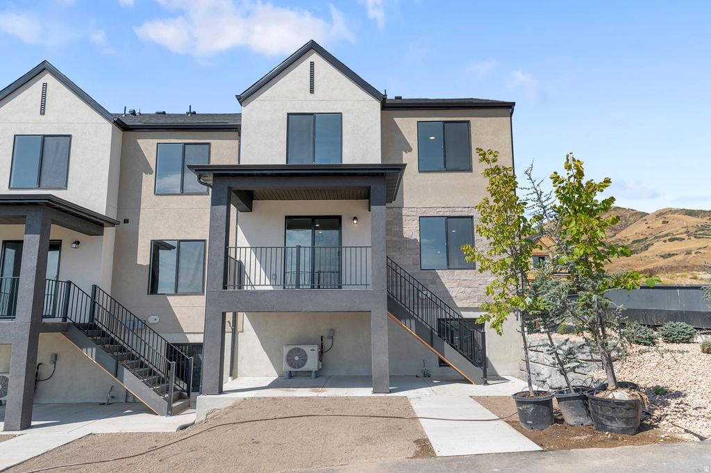 Photo of 210 E GLENCOE DR #1060, Lehi, UT 84048 (MLS # 2141668)
