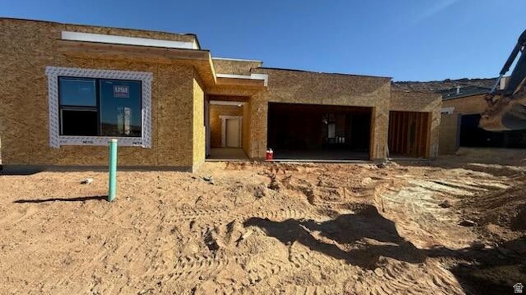 Photo of 1805 S QUENNS GARDEN DR, Washington, UT 84780 (MLS # 2120814)