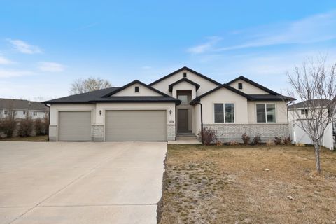 Photo of 1234 S ADAMS CV, Saratoga Springs, UT 84045 (MLS # 2141418)