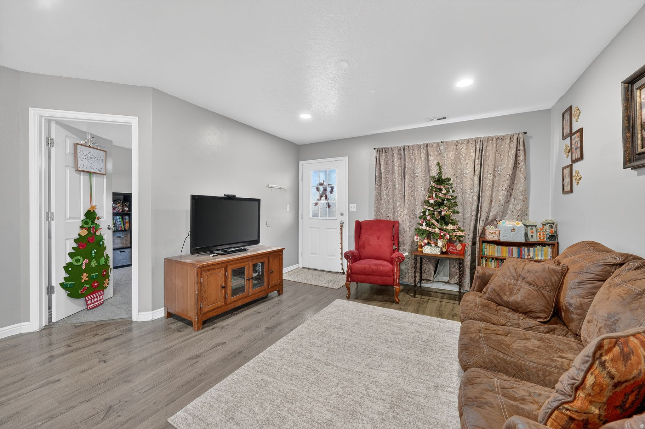 SADDLE ROCK RANCH - Residential