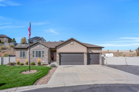 Photo of 526 SUNSET DR, Santaquin, UT 84655 (MLS # 2186728) Photo of 526 SUNSET DR, Santaquin, UT 84655 (MLS # 2186728)