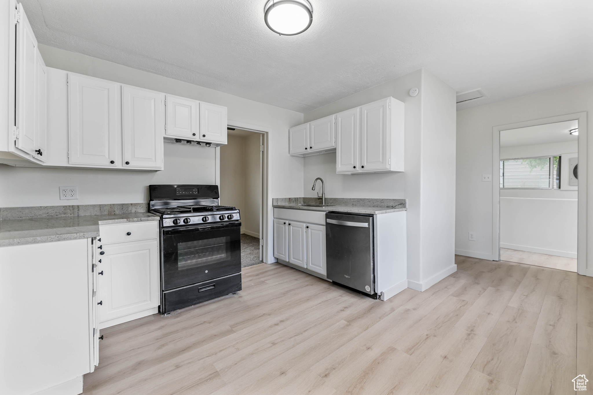 390 E Vine St, Tooele, Utah image 8