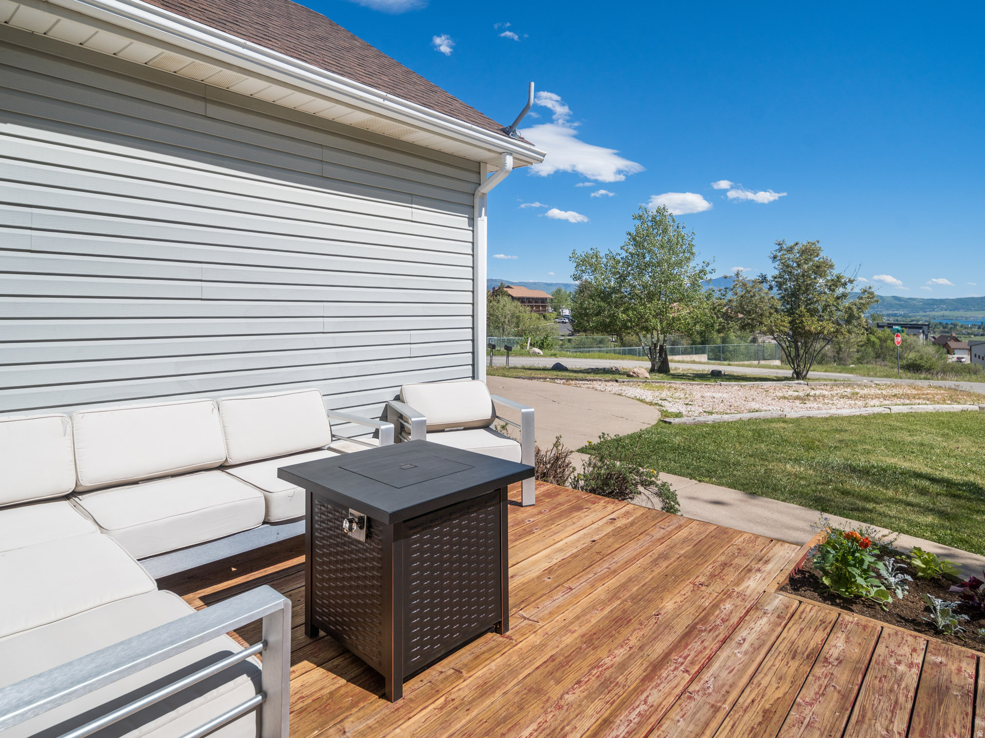 PATIO SPRINGS - Residential