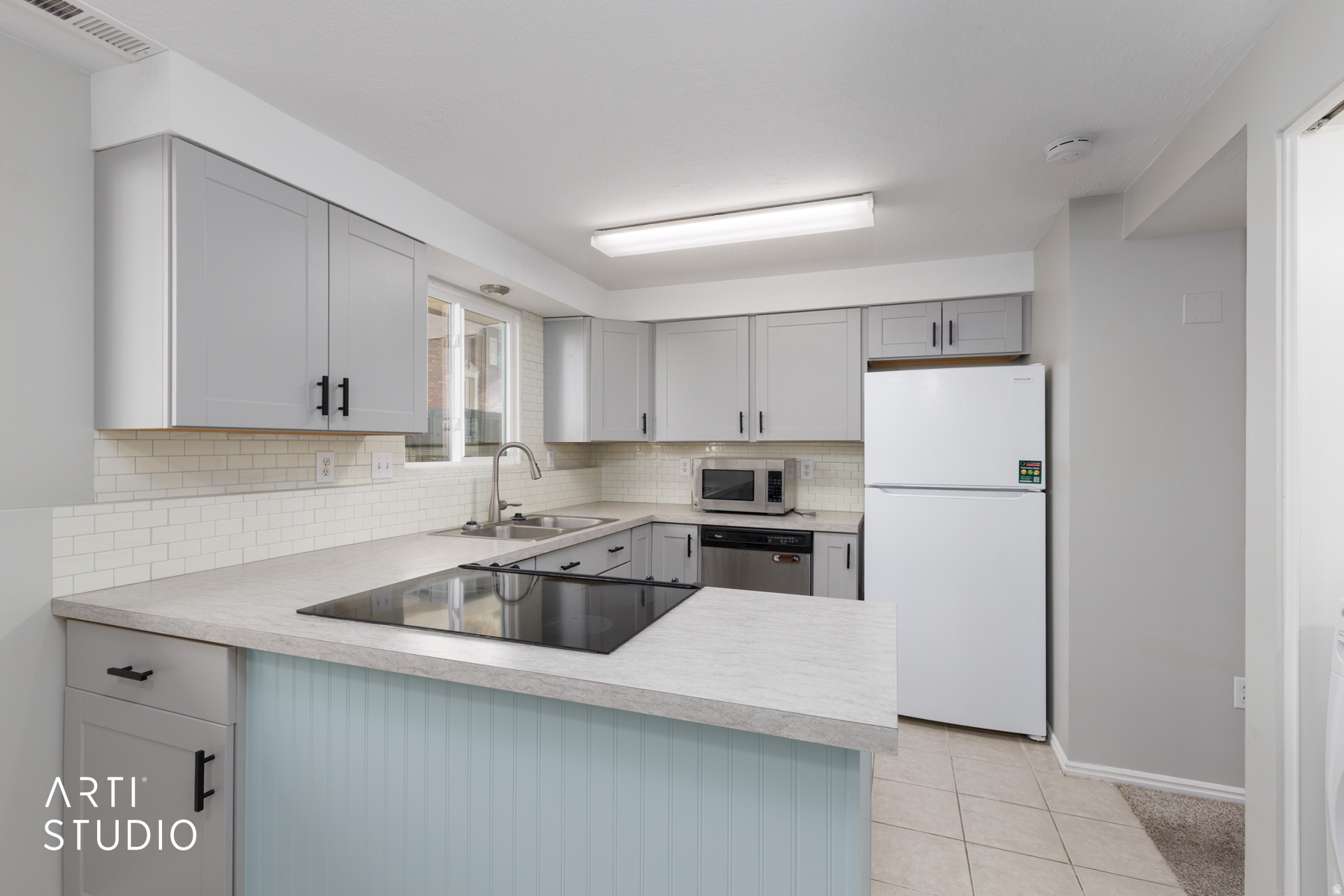 BRIDGEWOOD MANOR - Residential