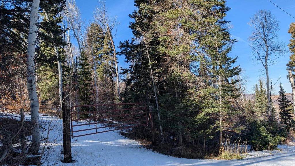 Photo of 219 UPPER OAK CIR #40, Huntsville, UT 84317 (MLS # 2143899)