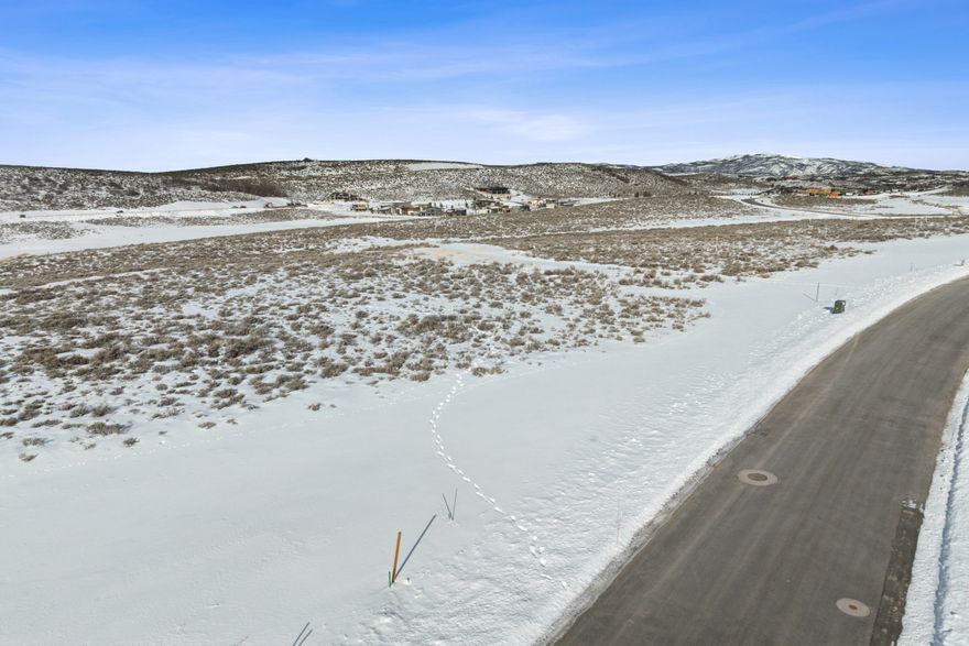 The Links Edge neighborhood in Promontory features beautiful homesites situated along the 11th, 13th and 14th Fairways at the scenic Nicklaus Painted Valley Golf Course. These homesites, located toward the southern end of the golf course, offer easy access to the Nicklaus Clubhouse which houses The Peak restaurant, fitness facilities, and the upcoming expansion of The Spa at Promontory.