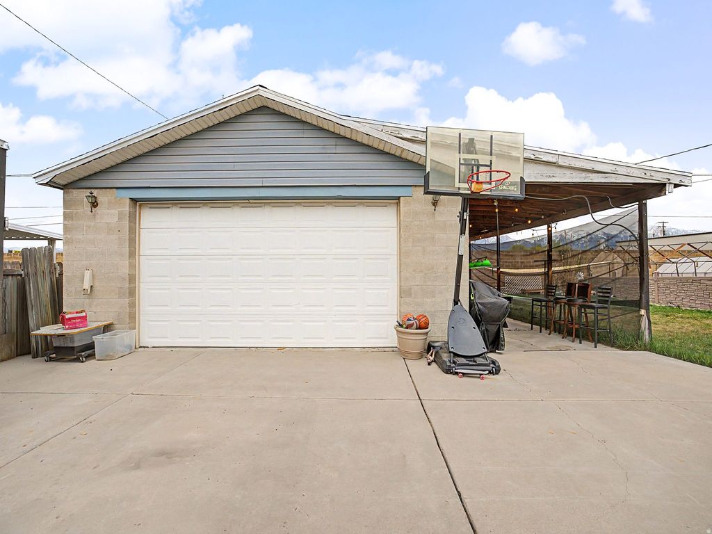 Photo of 4935 S MARIANNA DR, Taylorsville, UT 84129 (MLS # 2148107)