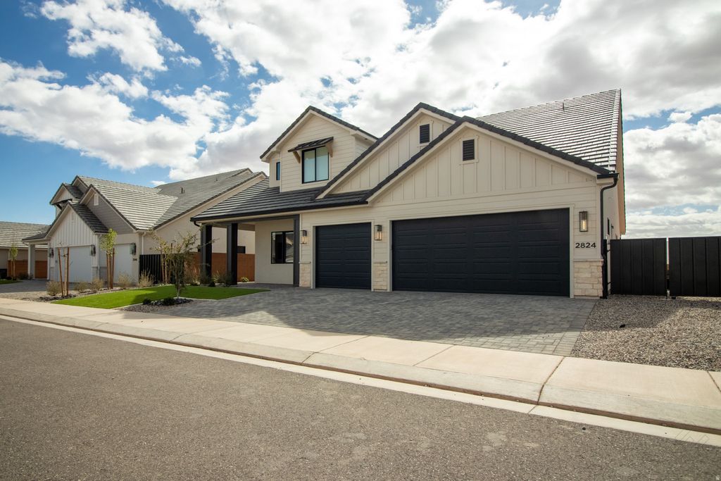 Photo of 2824 E FRESHET DR, Washington, UT 84780 (MLS # 2141323)