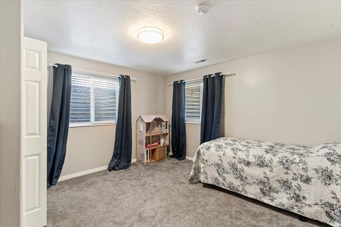 Tiny photo for 49 E 550 S, Kaysville, UT 84037 (MLS # 2121236)