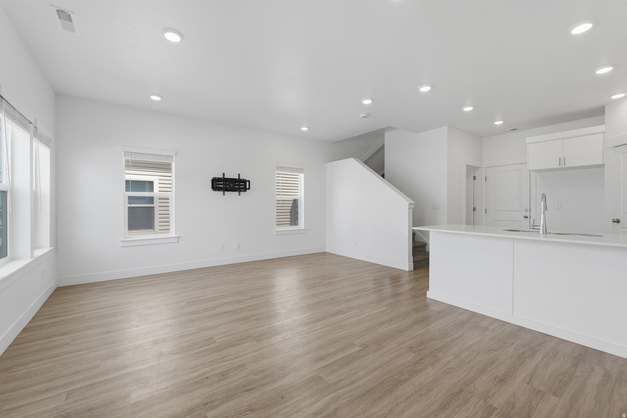 ARCHIBALD ESTATES - Residential Lease
