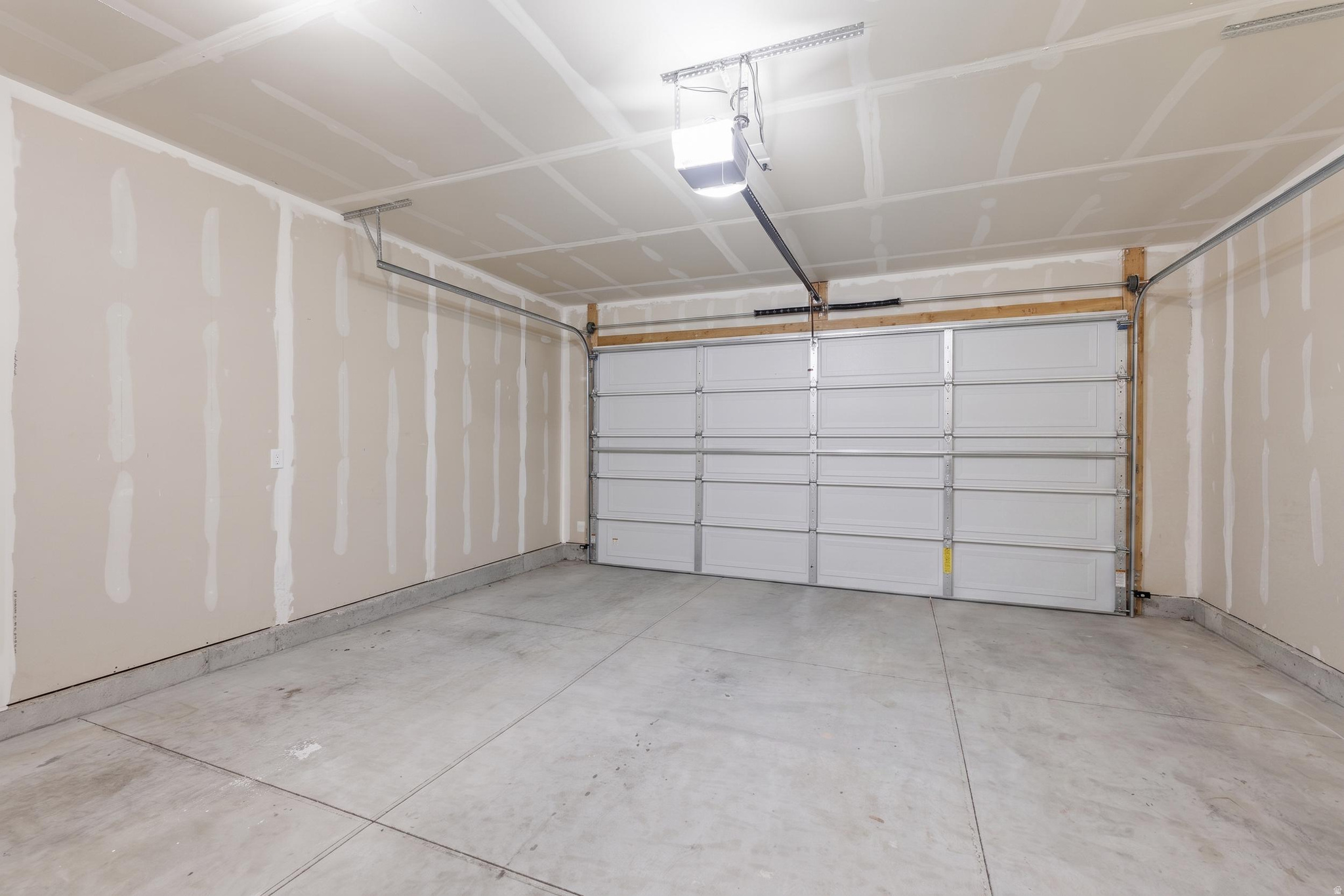 ARCHIBALD ESTATES - Residential Lease