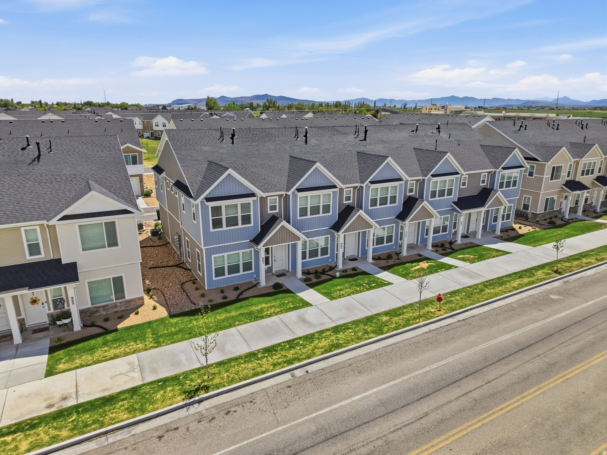 ARCHIBALD ESTATES - Residential Lease