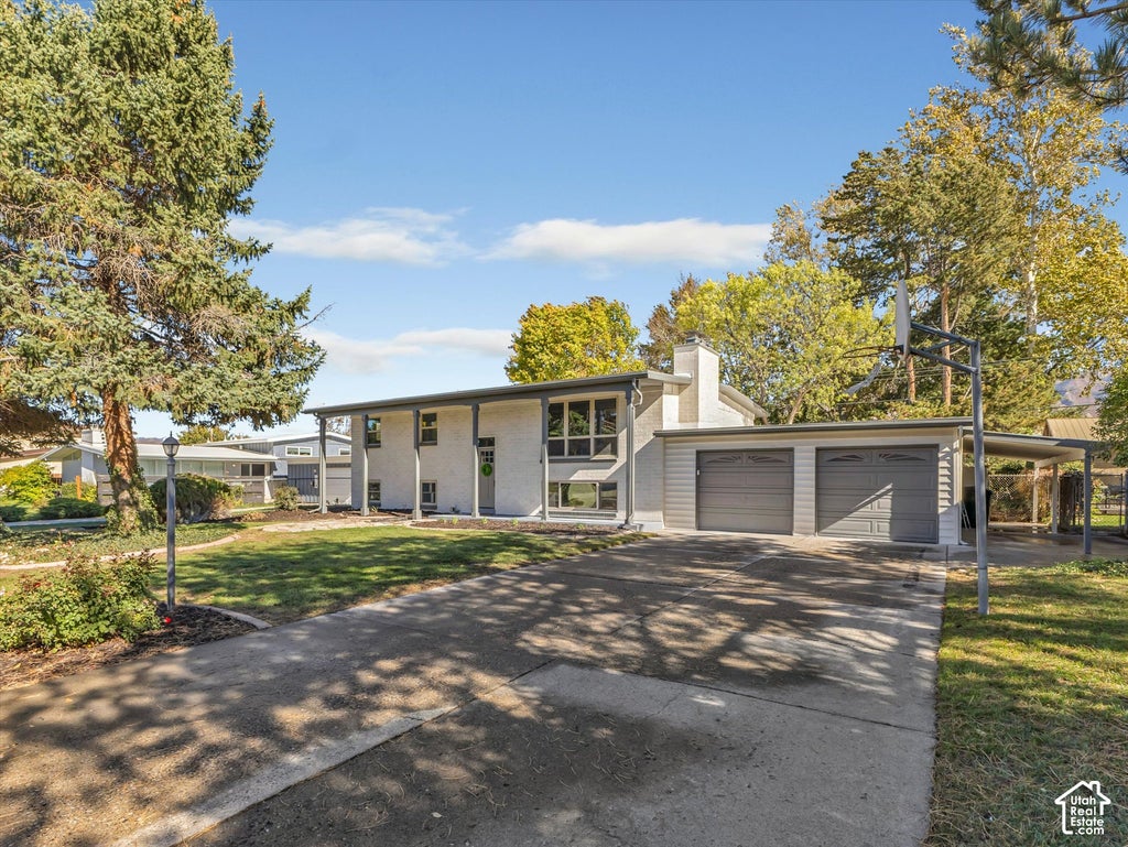 Photo of 5565 S HUNT RD E, South Jordan, UT 84095 (MLS # 2193270)