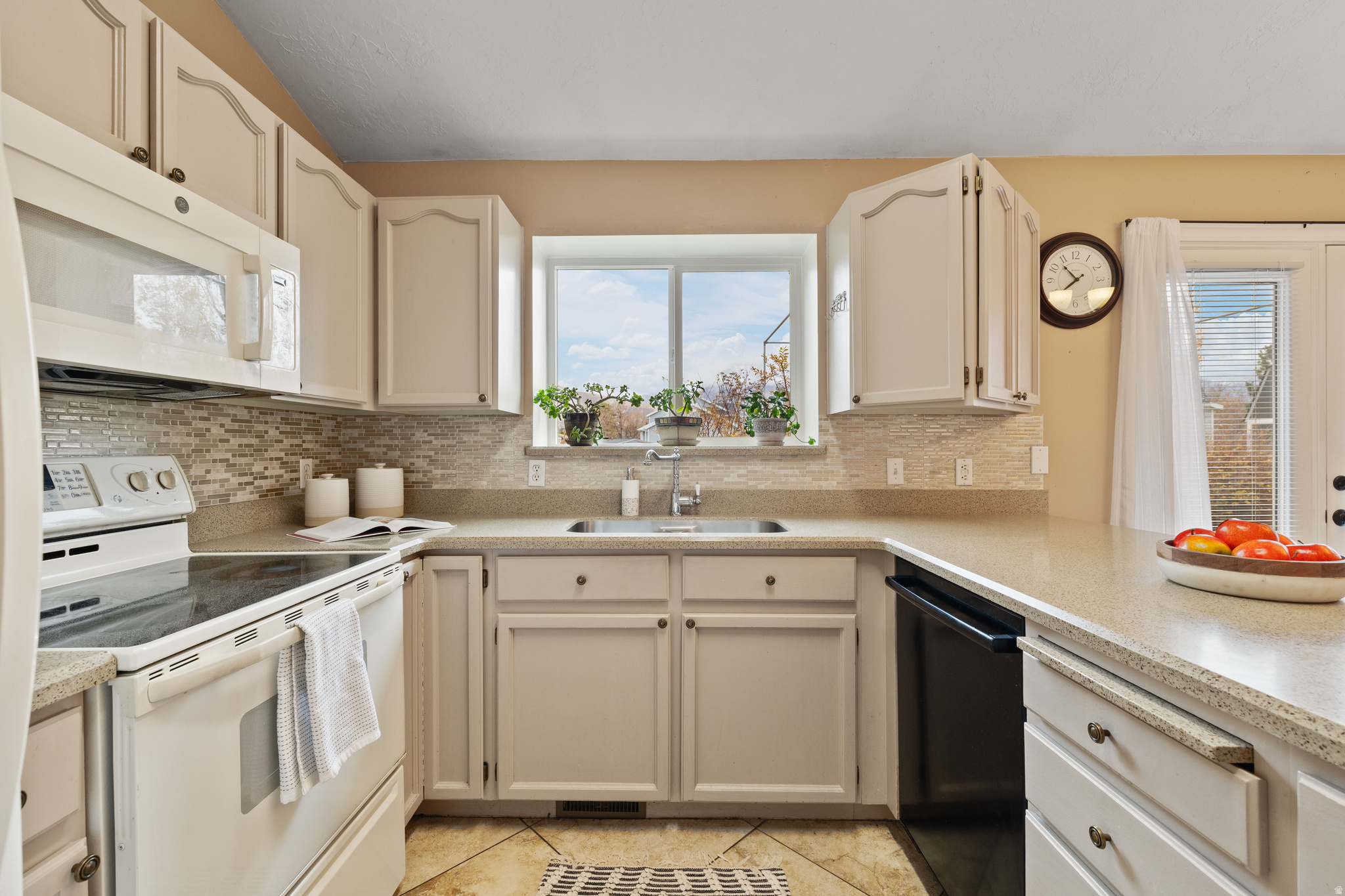 RANCHO ESTATES - Residential