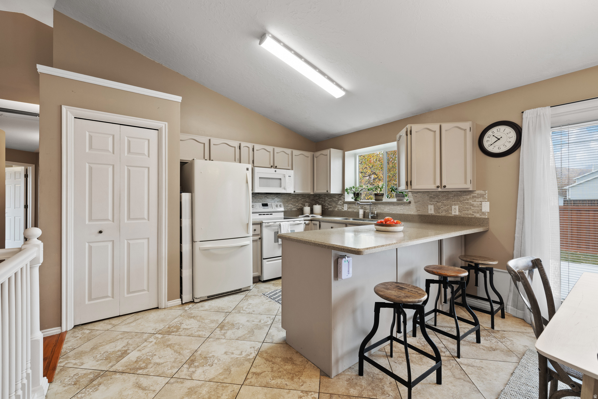 RANCHO ESTATES - Residential