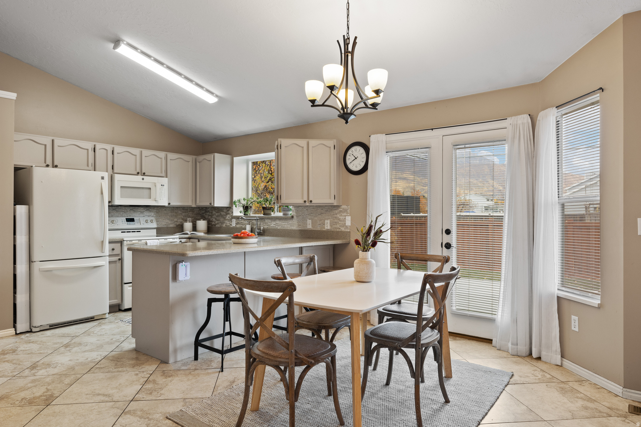 RANCHO ESTATES - Residential