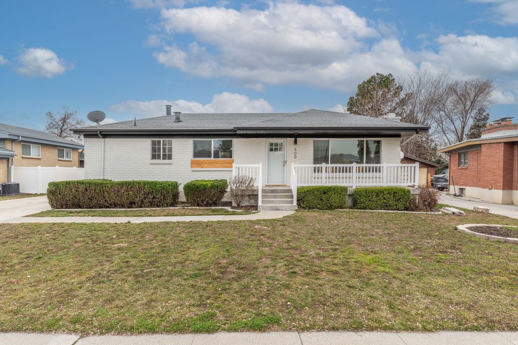 Photo of 500 E JULEP DR, Salt Lake City, UT 84107 (MLS # 2142978)