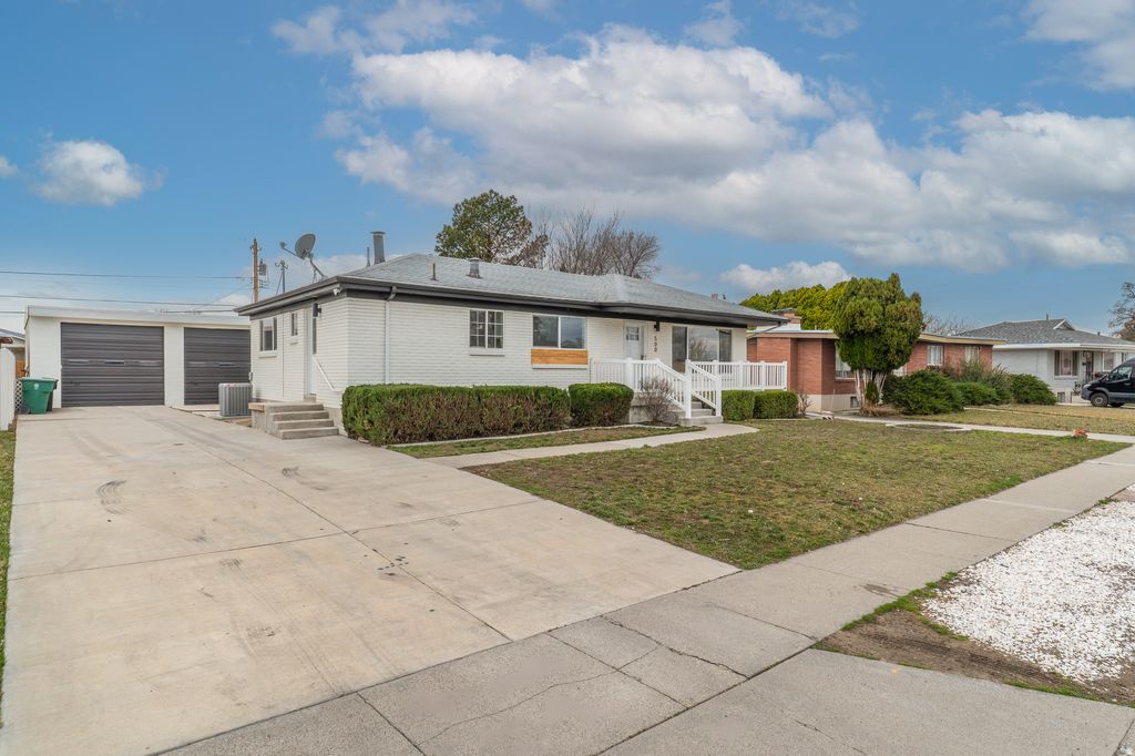 Photo of 500 E JULEP DR, Salt Lake City, UT 84107 (MLS # 2142978)