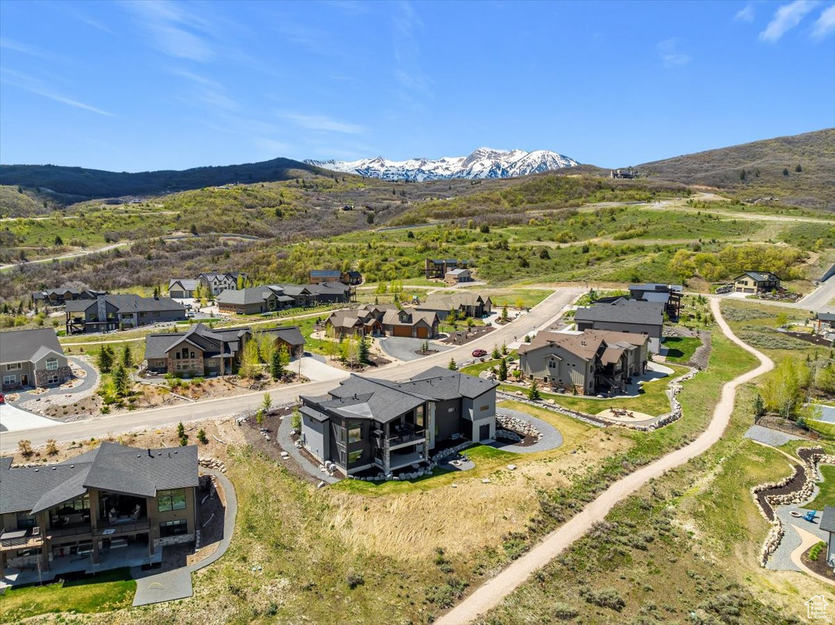 CHALETS AT SKI LAKE - Residential