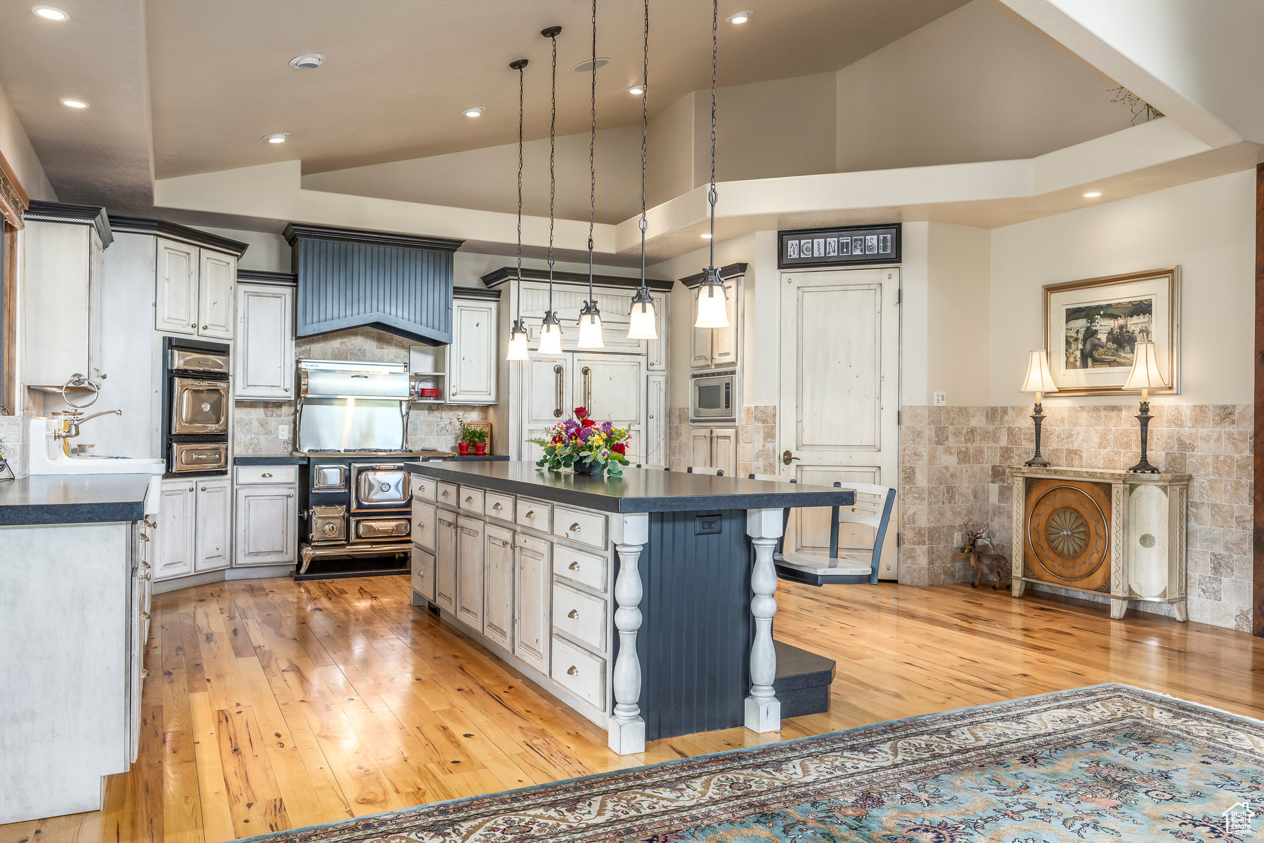 BRIDGE HOLLOW - Residential