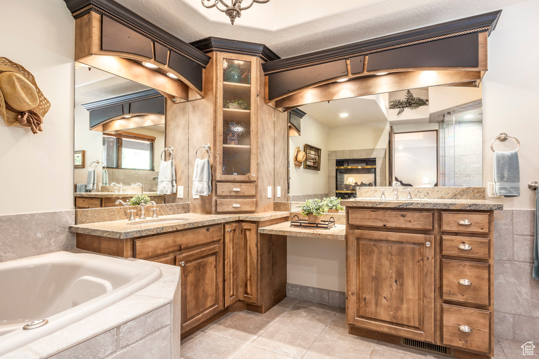 BRIDGE HOLLOW - Residential